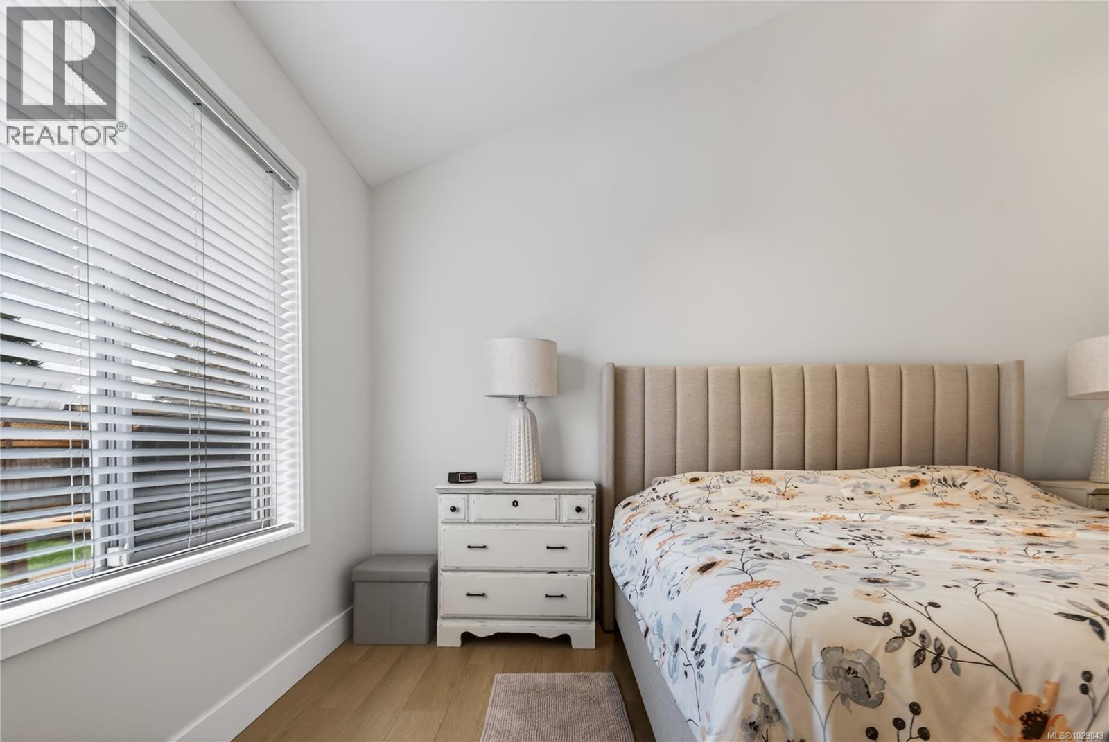 881 THERRES CRES - 15