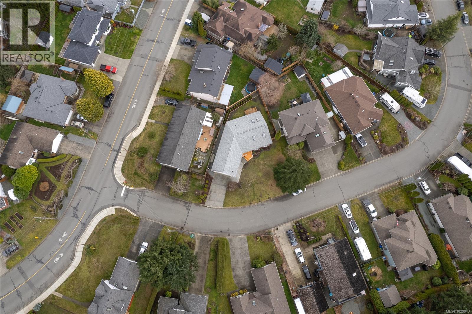 881 THERRES CRES - 33