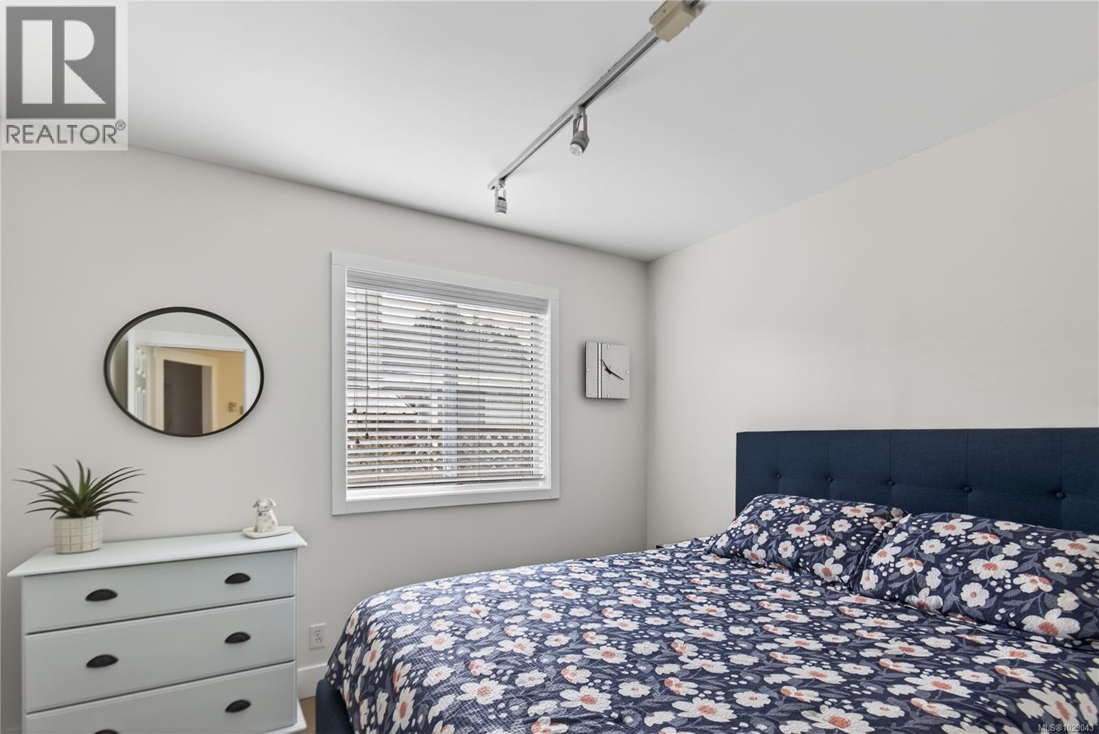 881 THERRES CRES - 19