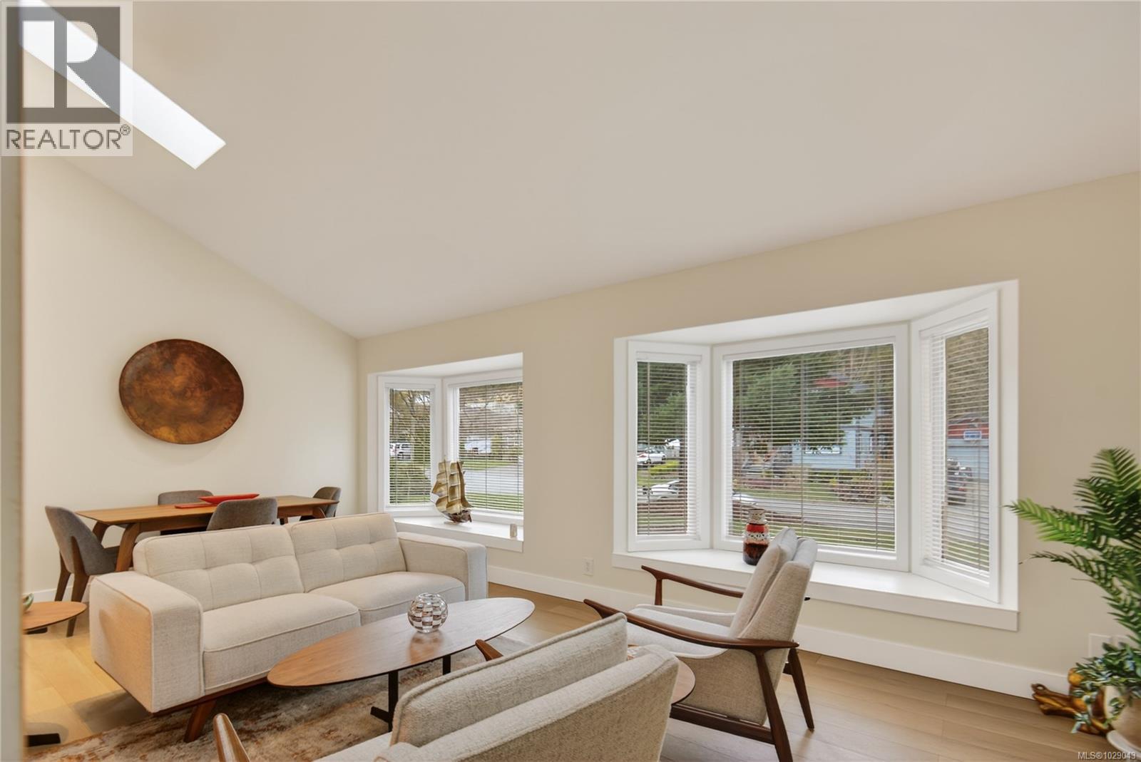 881 THERRES CRES - 6