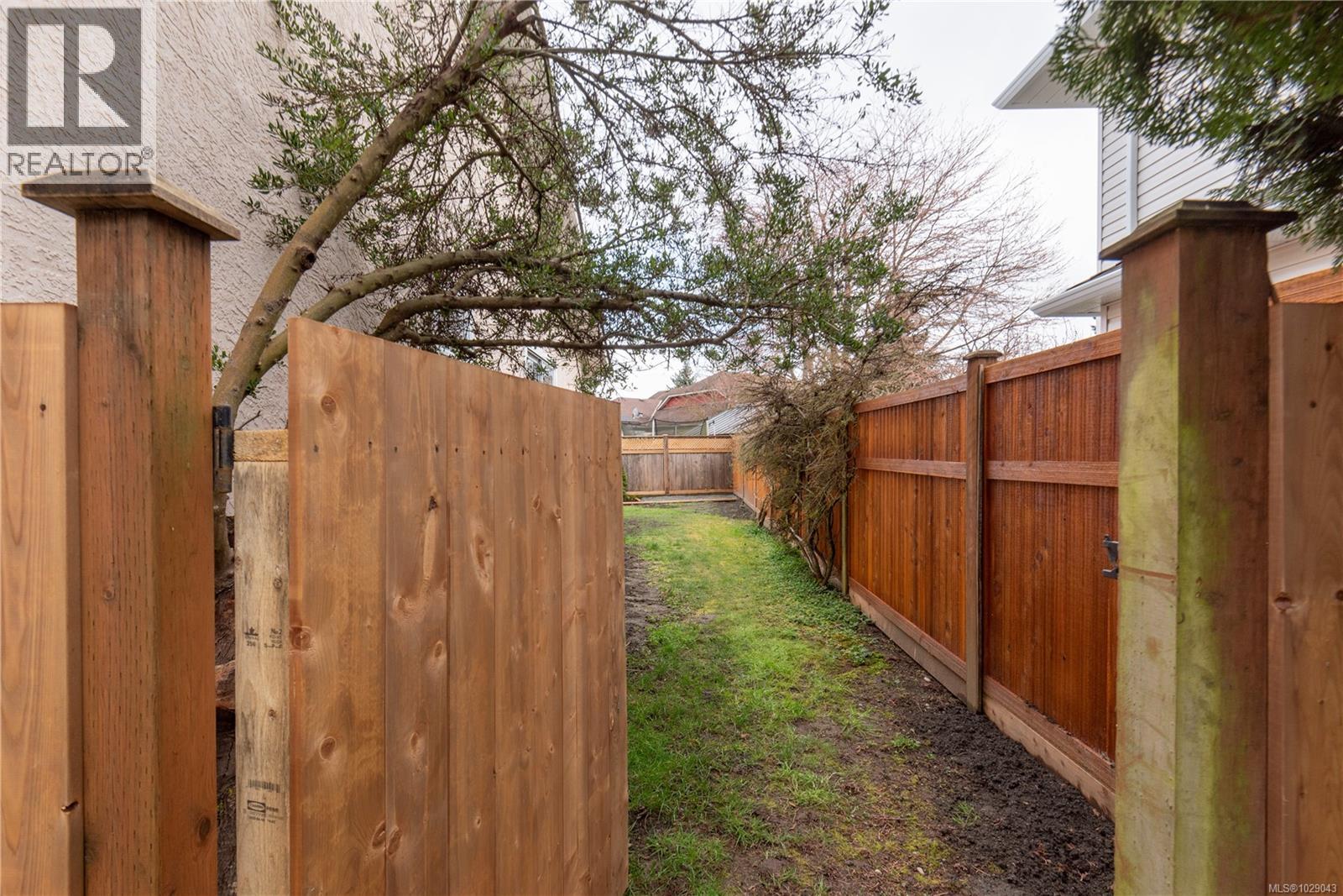 881 THERRES CRES - 28