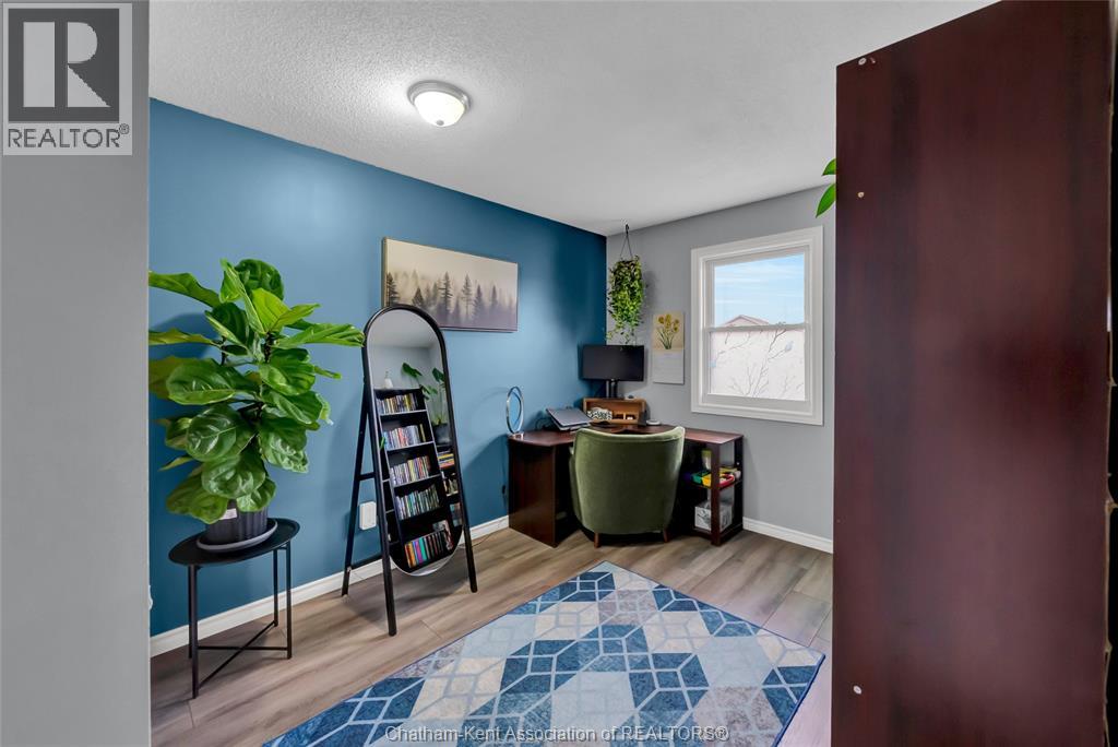 20 Phair CRESCENT - 24