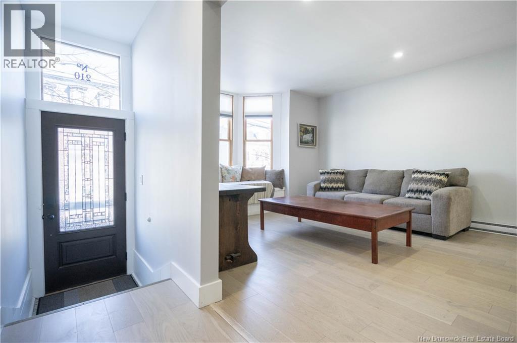 208-210 KING ST EAST - 24