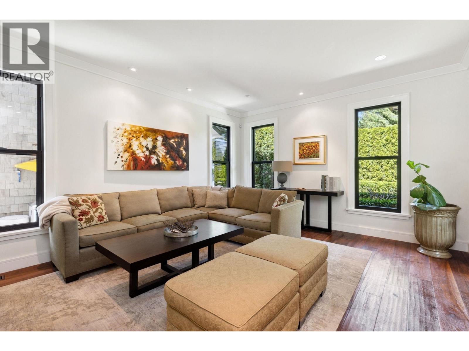 939 FRIAR CRESCENT, North Vancouver