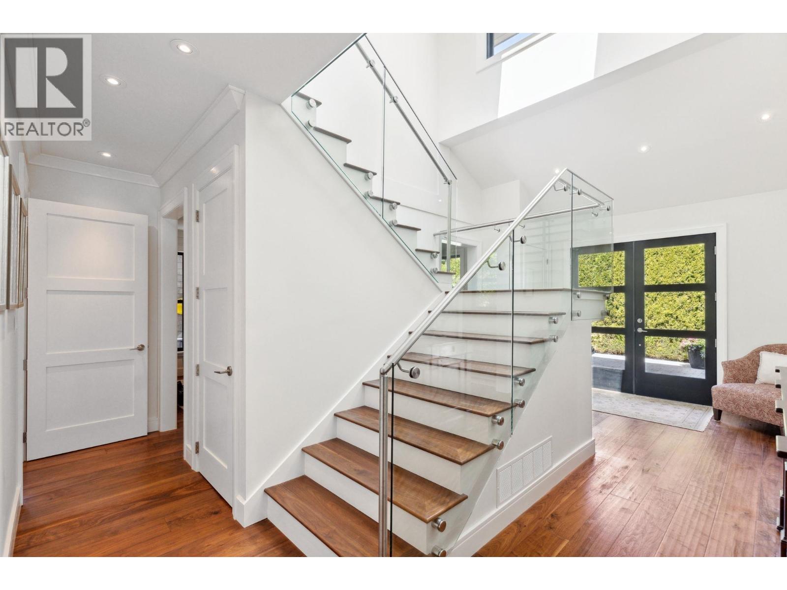 939 FRIAR CRESCENT, North Vancouver