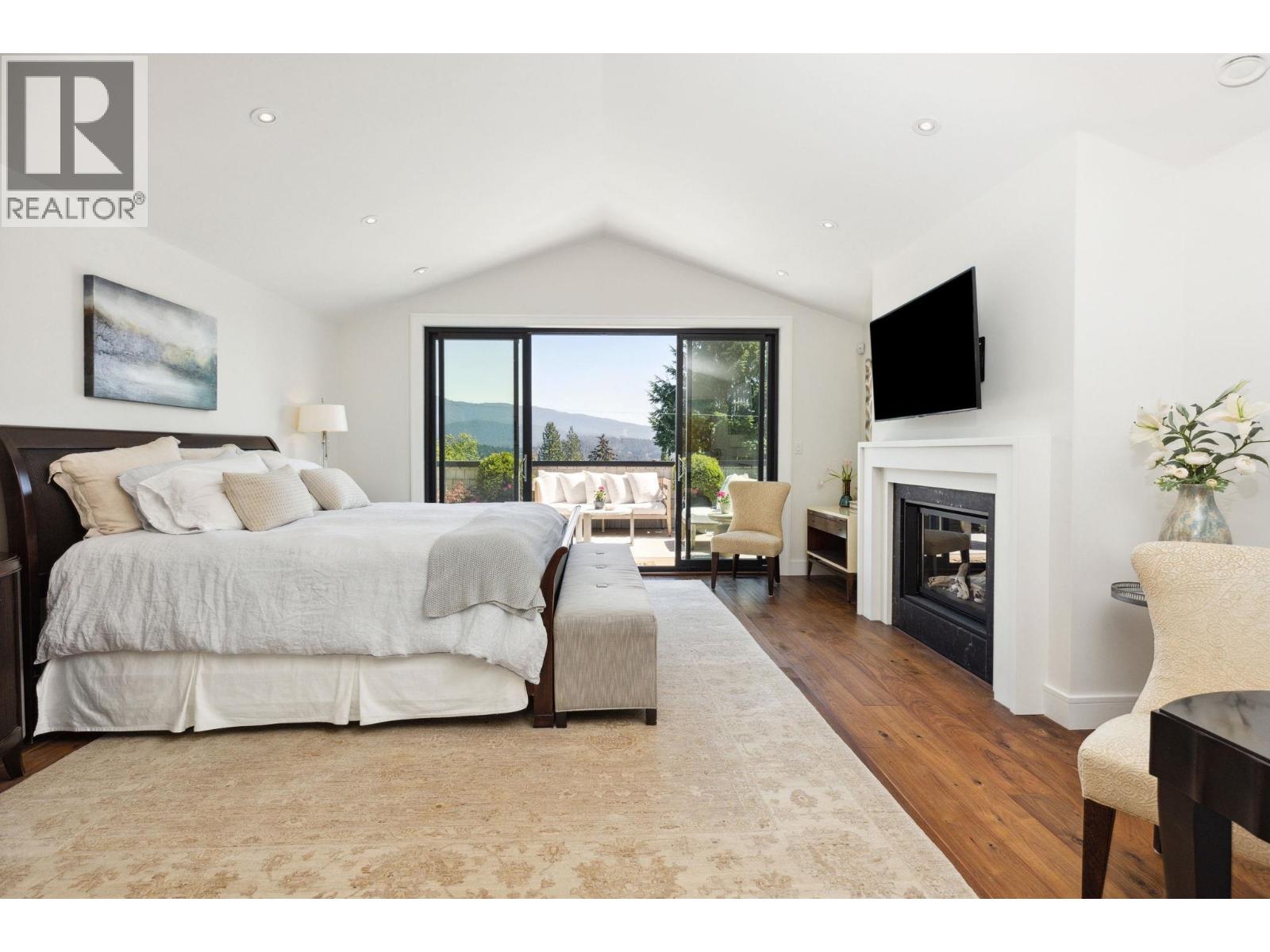 939 FRIAR CRESCENT, North Vancouver