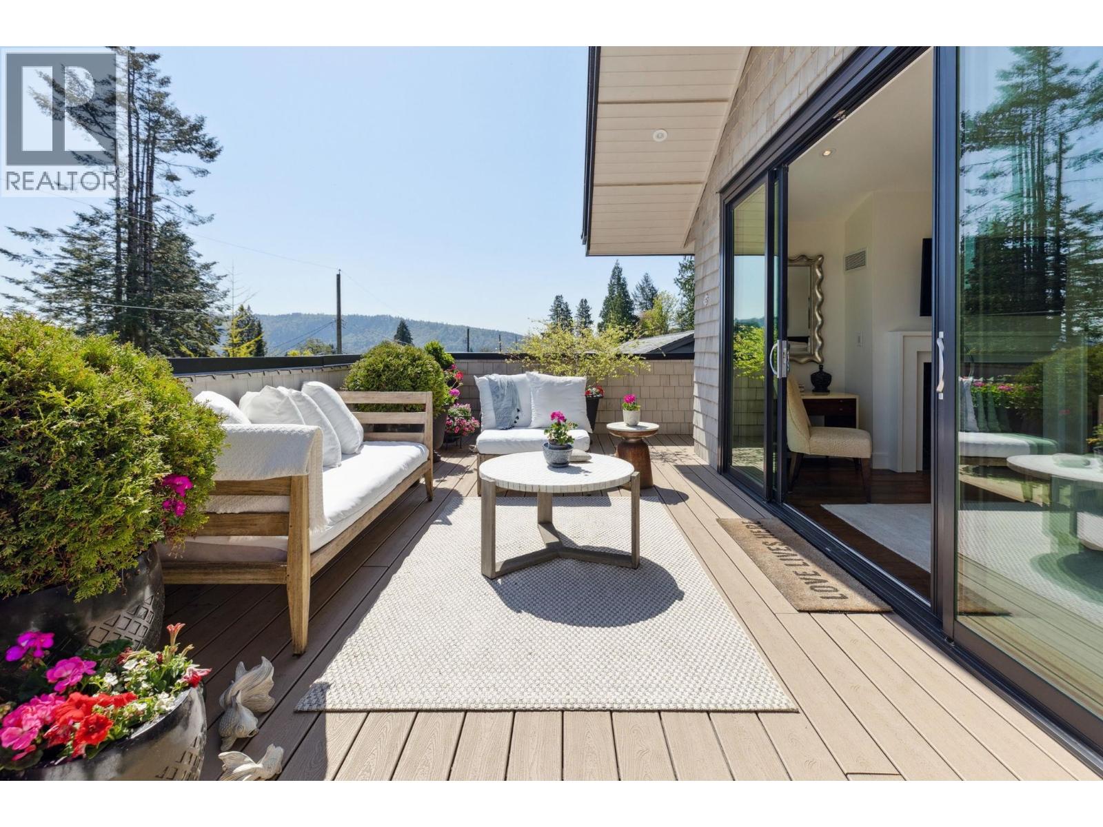 939 FRIAR CRESCENT, North Vancouver