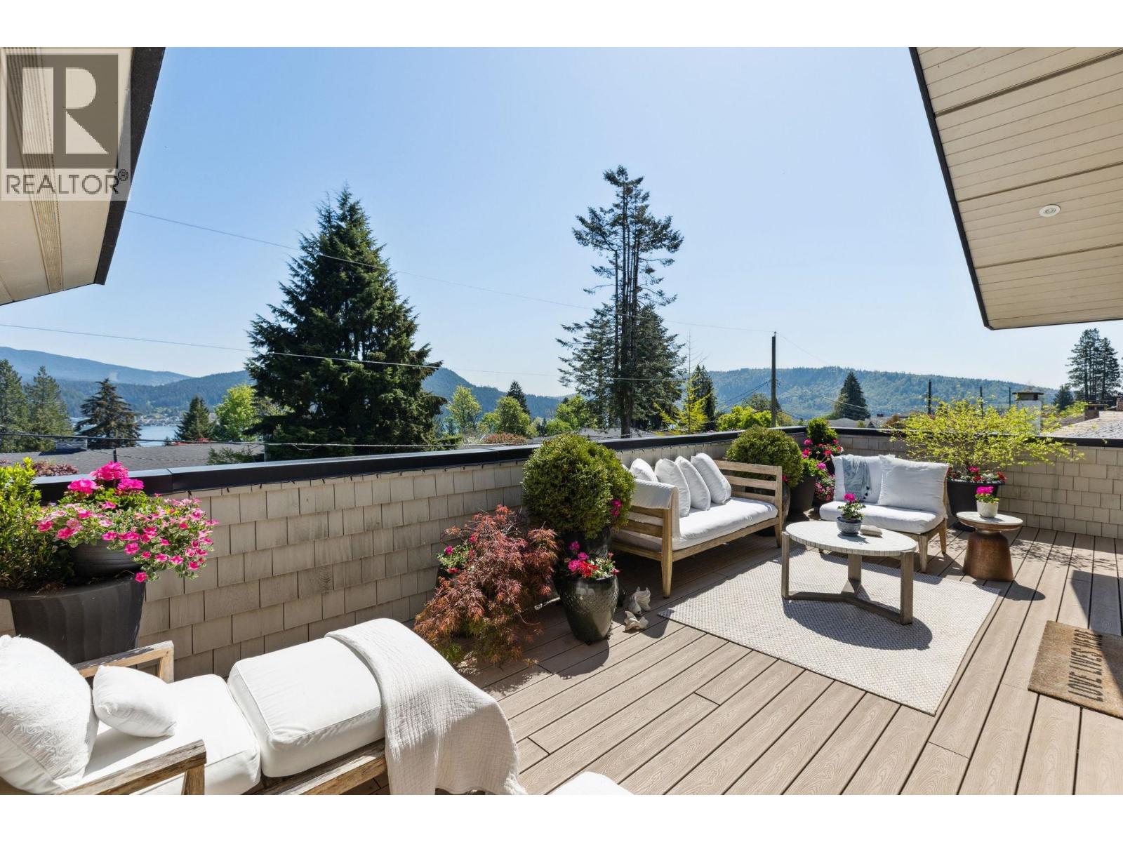 939 FRIAR CRESCENT, North Vancouver