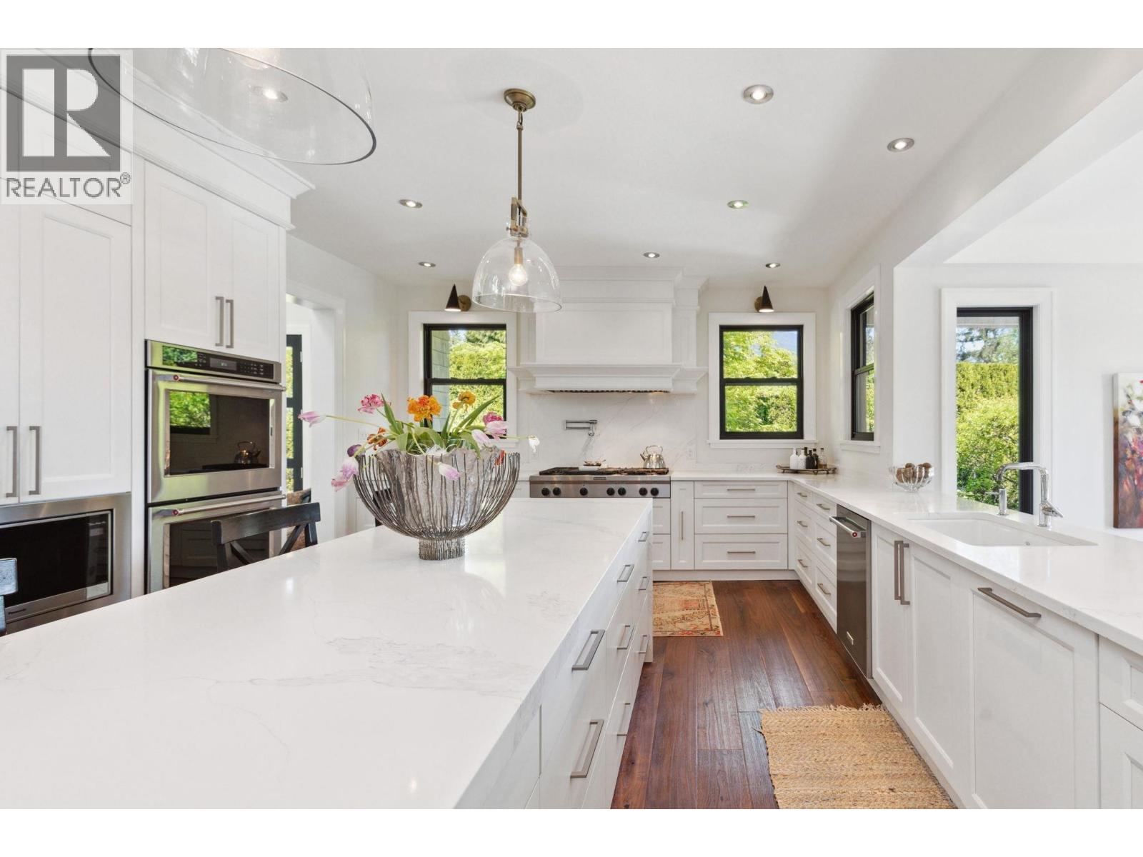 939 FRIAR CRESCENT, North Vancouver