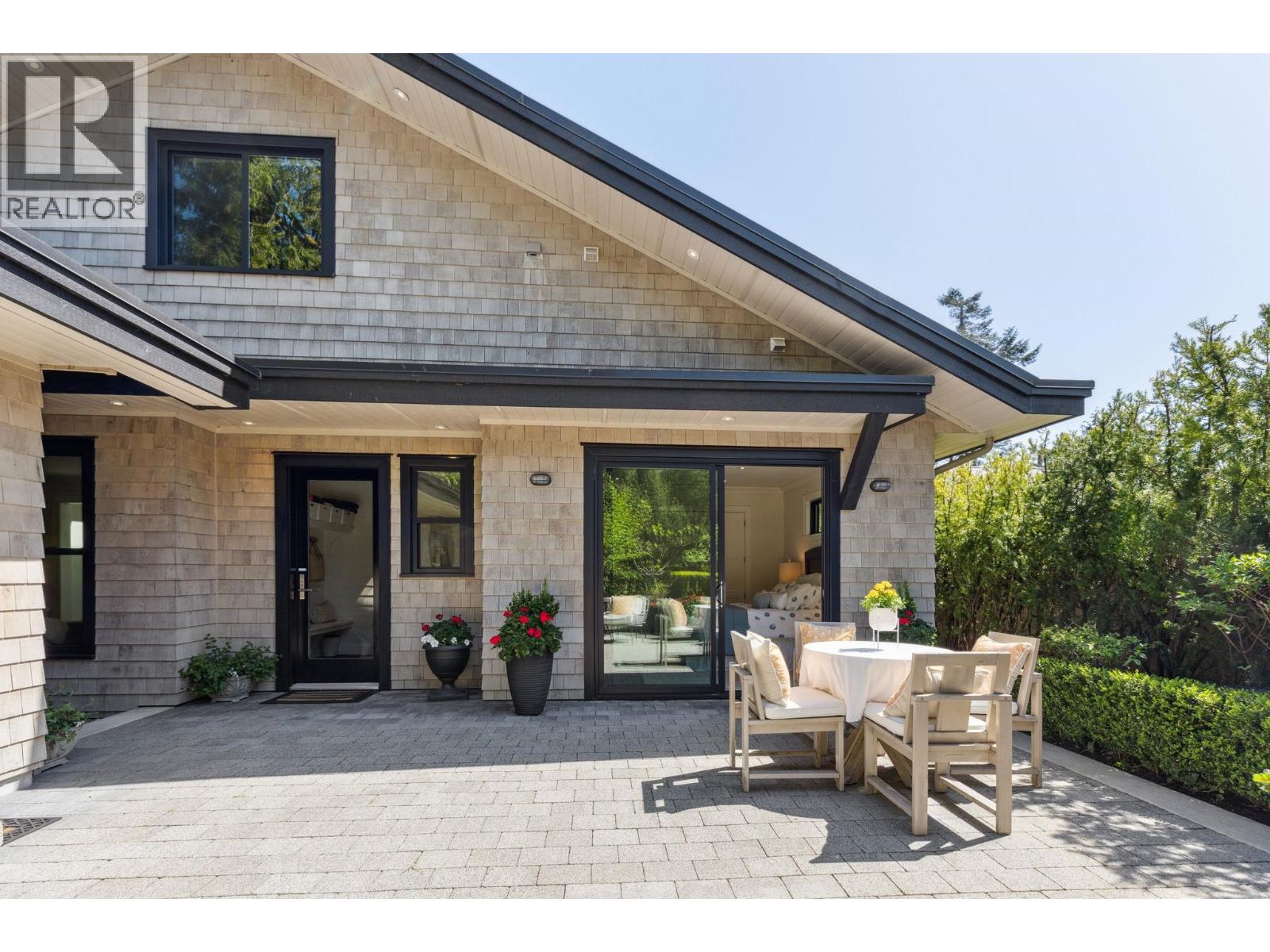 939 FRIAR CRESCENT, North Vancouver