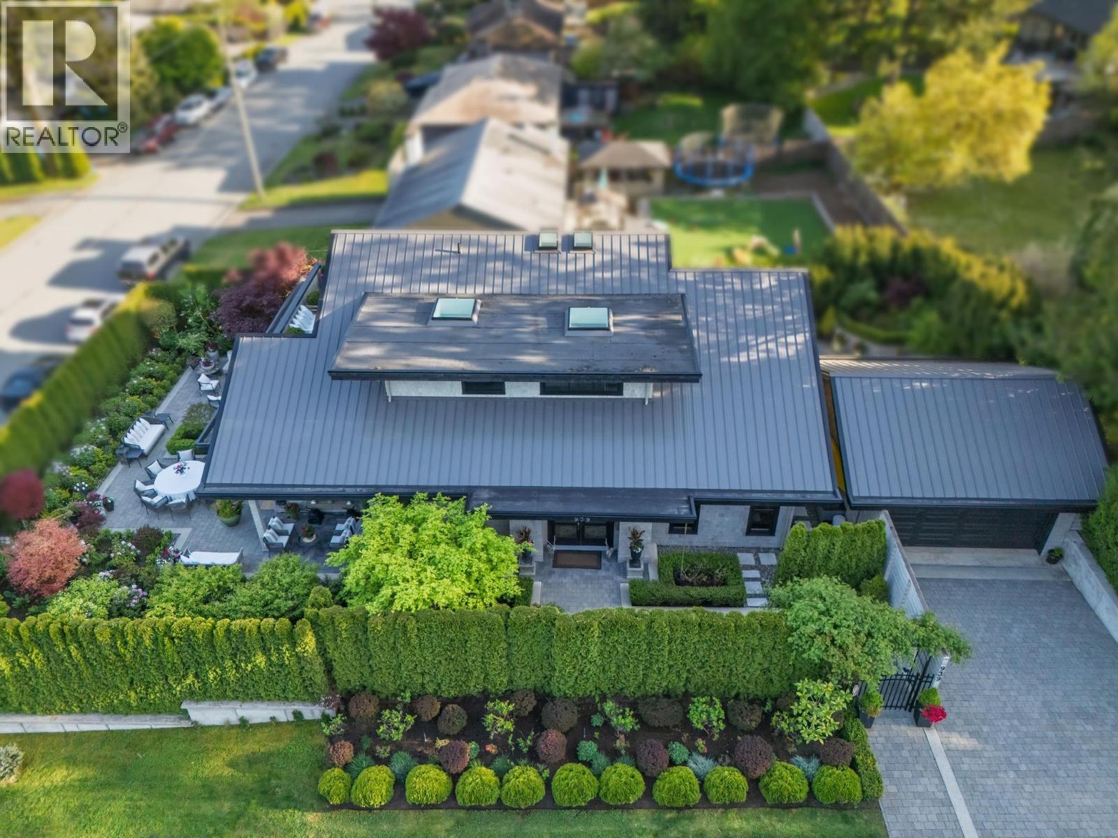 939 FRIAR CRESCENT, North Vancouver