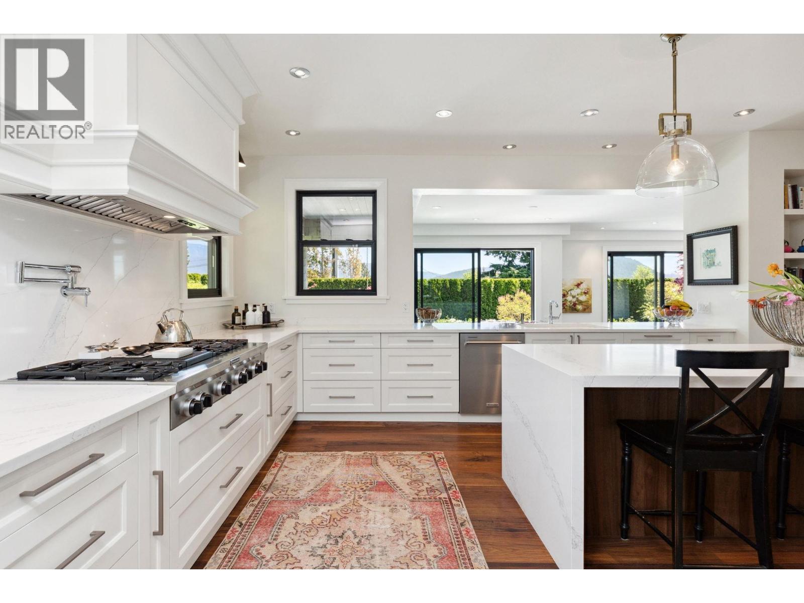 939 FRIAR CRESCENT, North Vancouver