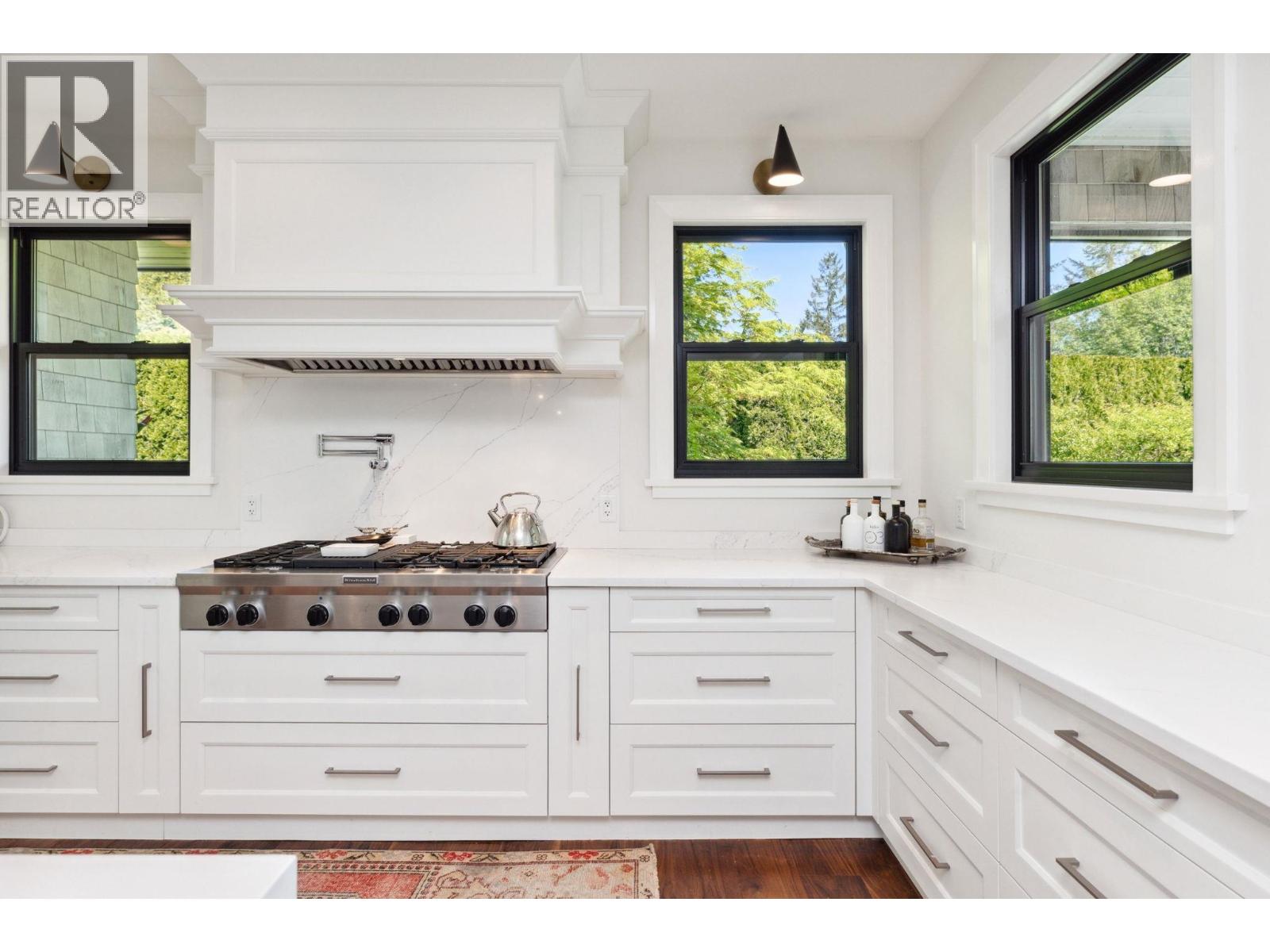 939 FRIAR CRESCENT, North Vancouver