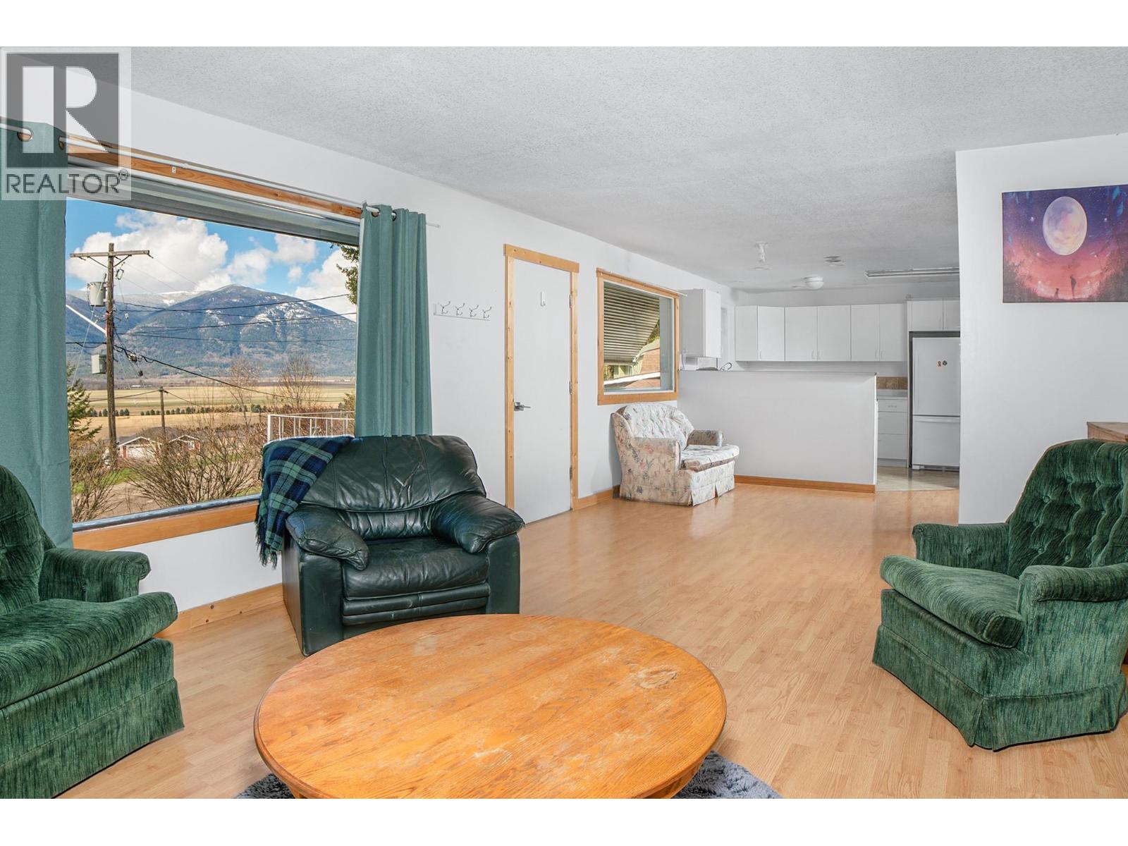 338 VALLEYVIEW Drive, Creston