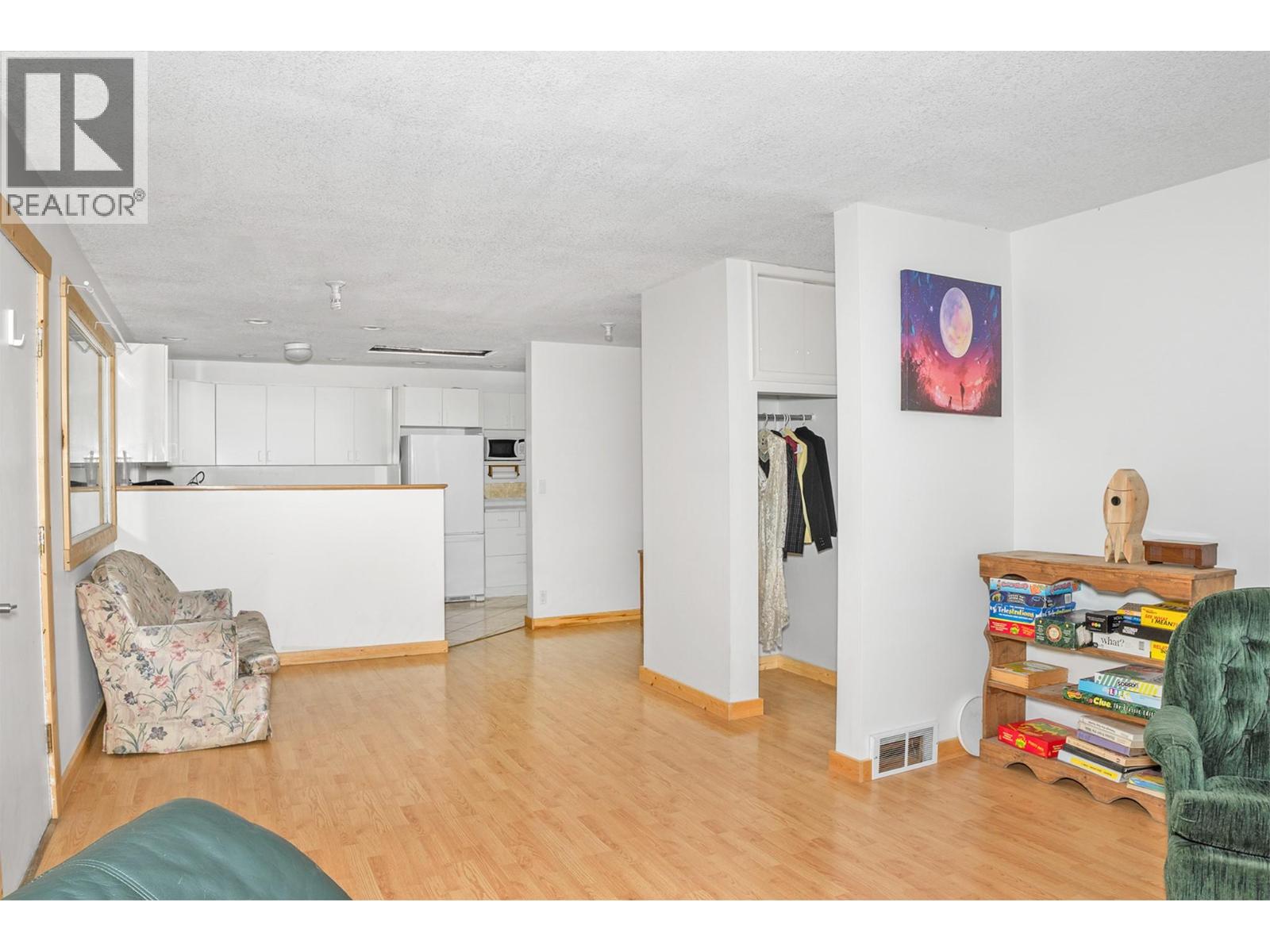 338 VALLEYVIEW Drive, Creston