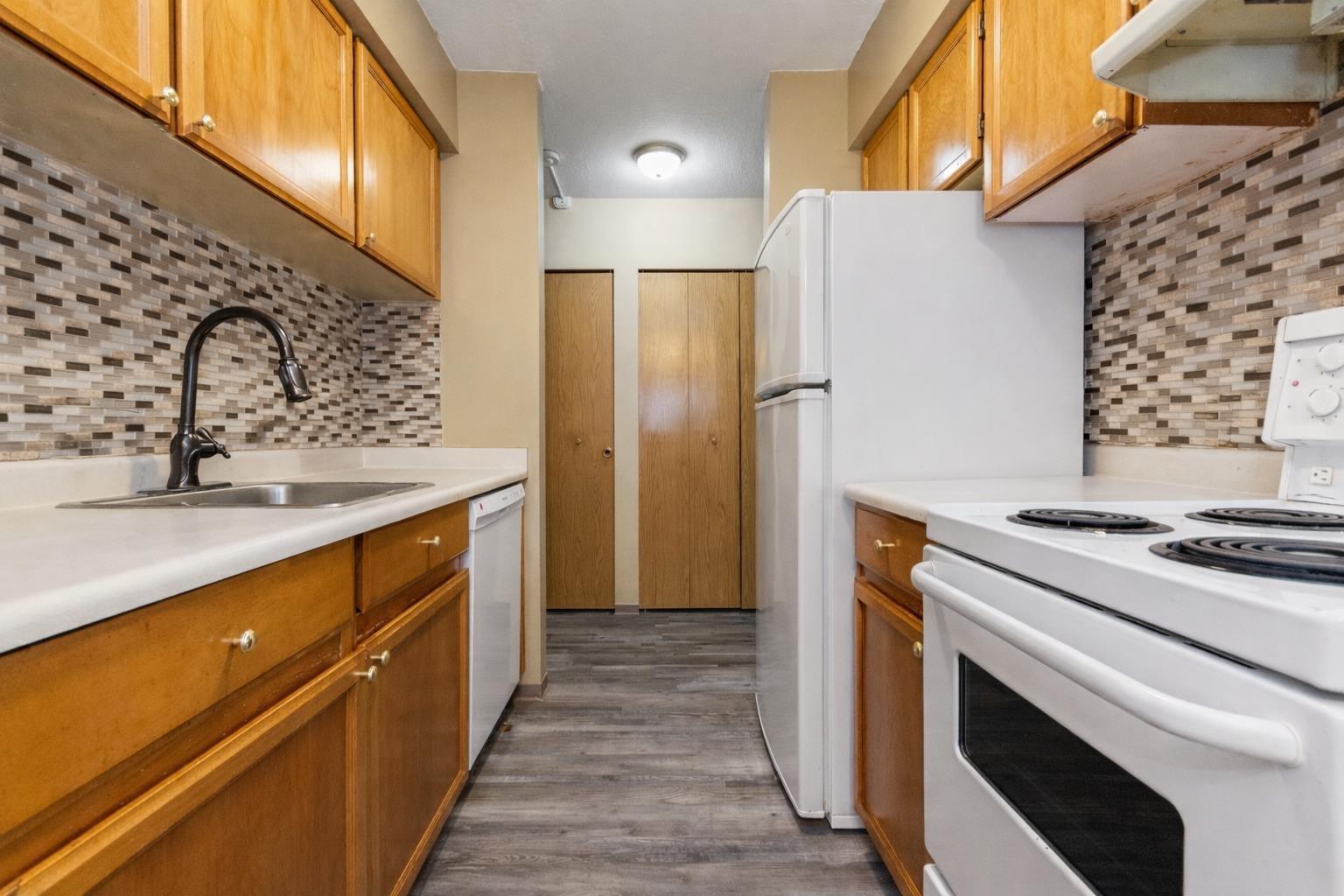 6 46210 MARGARET Avenue - photo 2