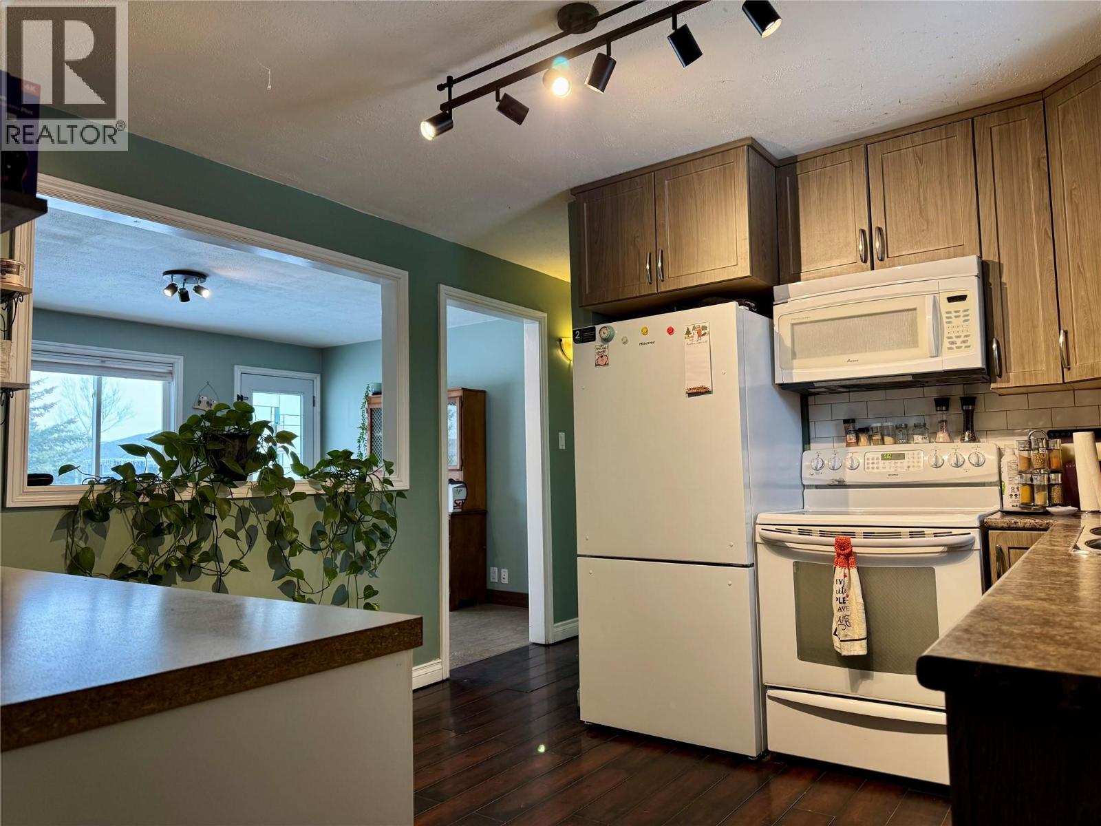 1548 110 Avenue - photo 2