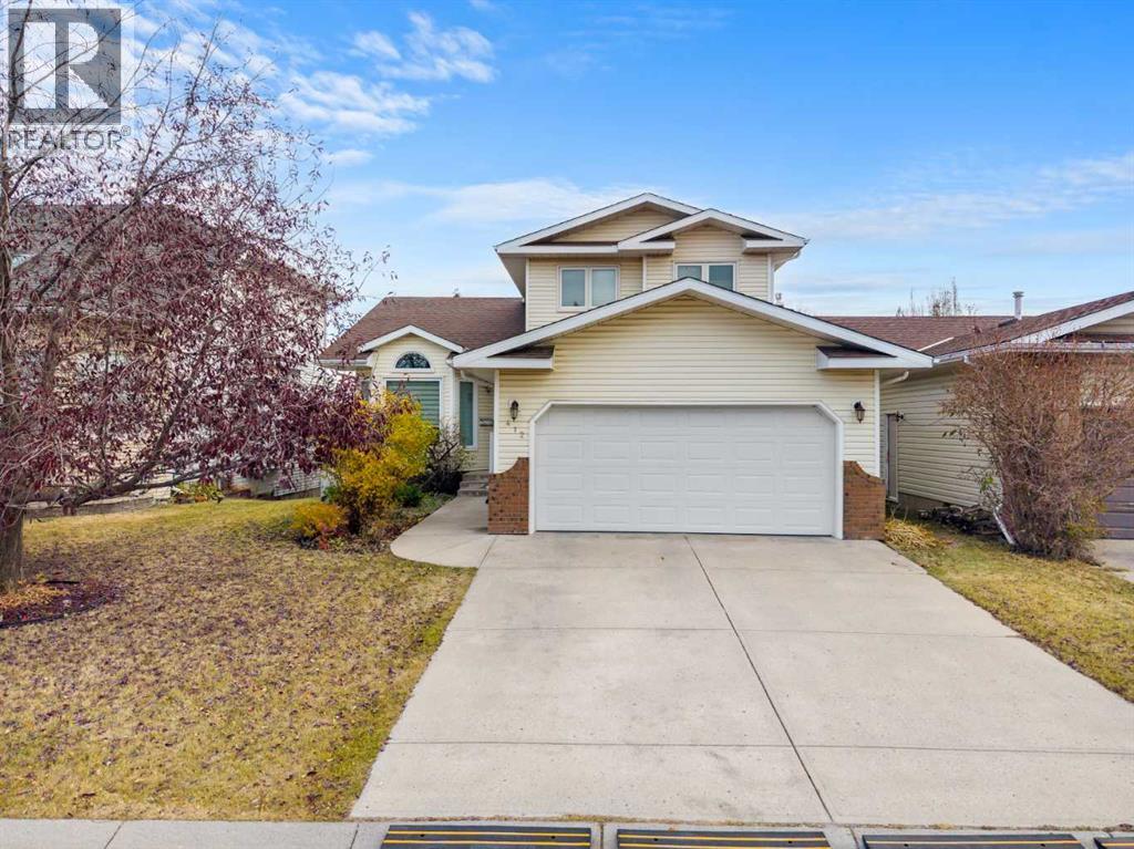 Single Family House for Sale in  Hawkland Place NW Hawkwood Calgary 