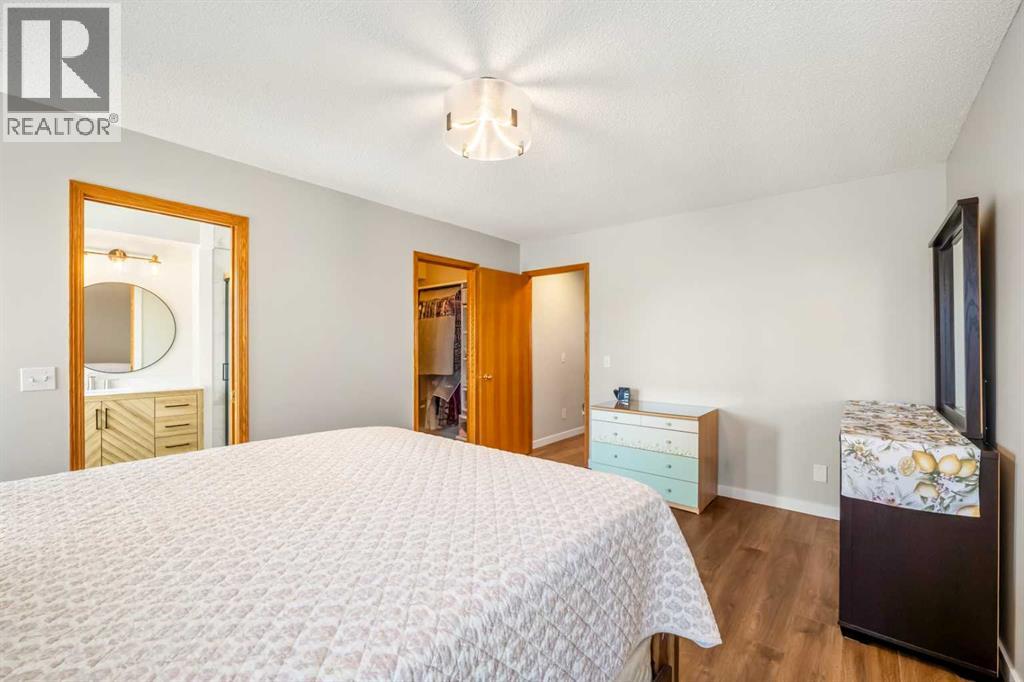 Single Family House for Sale in  Hawkland Place NW Hawkwood Calgary 