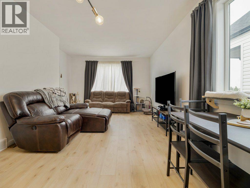 308 UPLANDS BOULEVARD N - 9