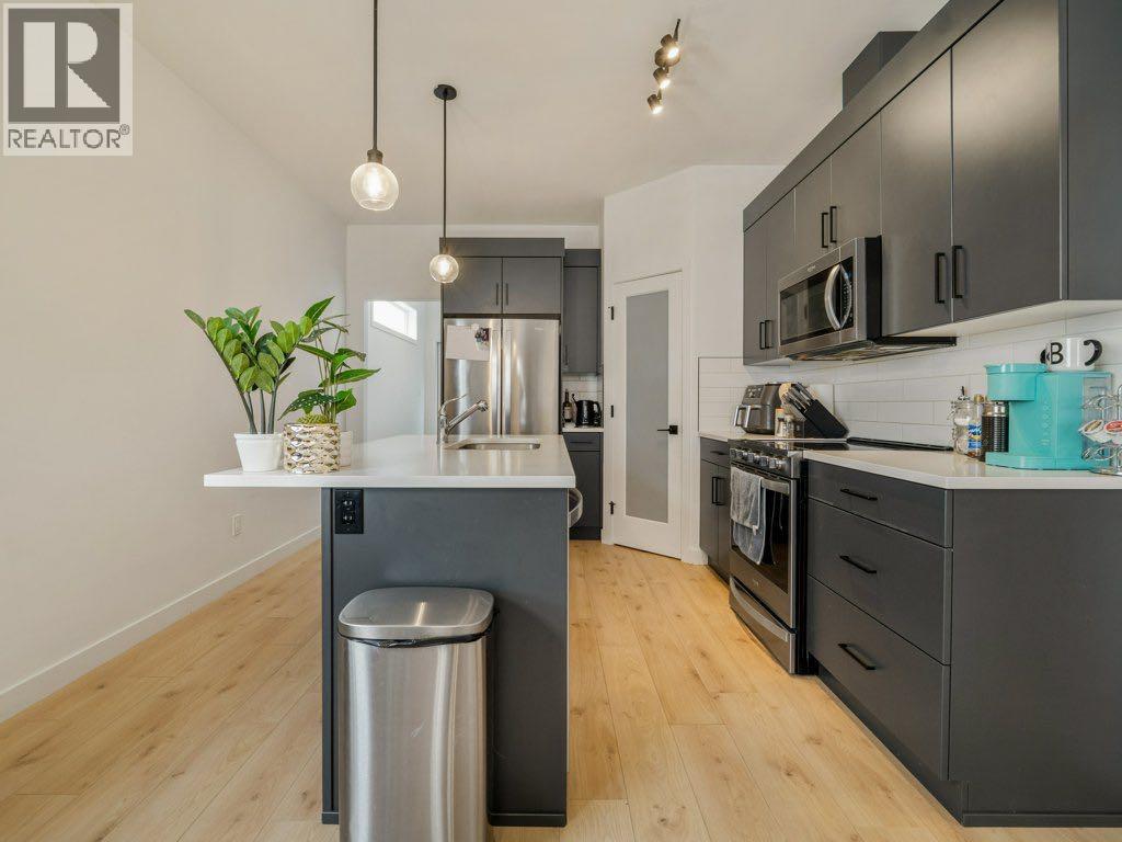 308 UPLANDS BOULEVARD N - 10