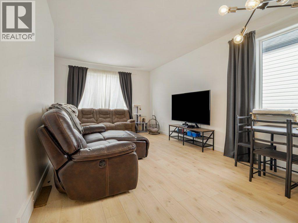 308 UPLANDS BOULEVARD N - 8
