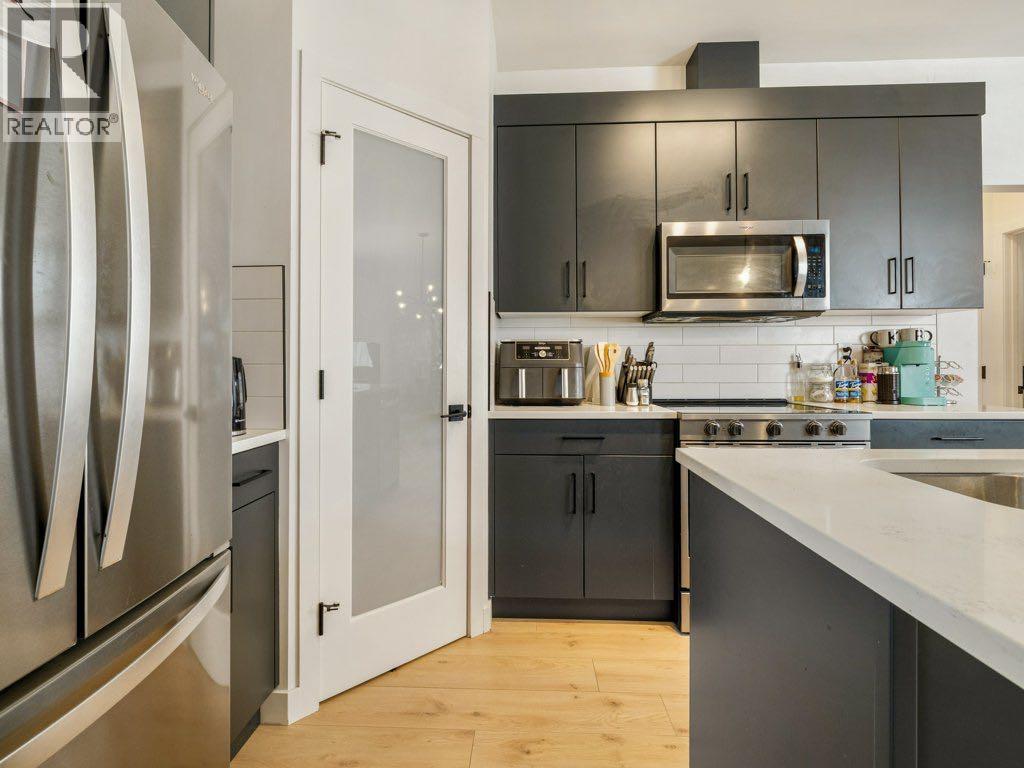 308 UPLANDS BOULEVARD N - 13