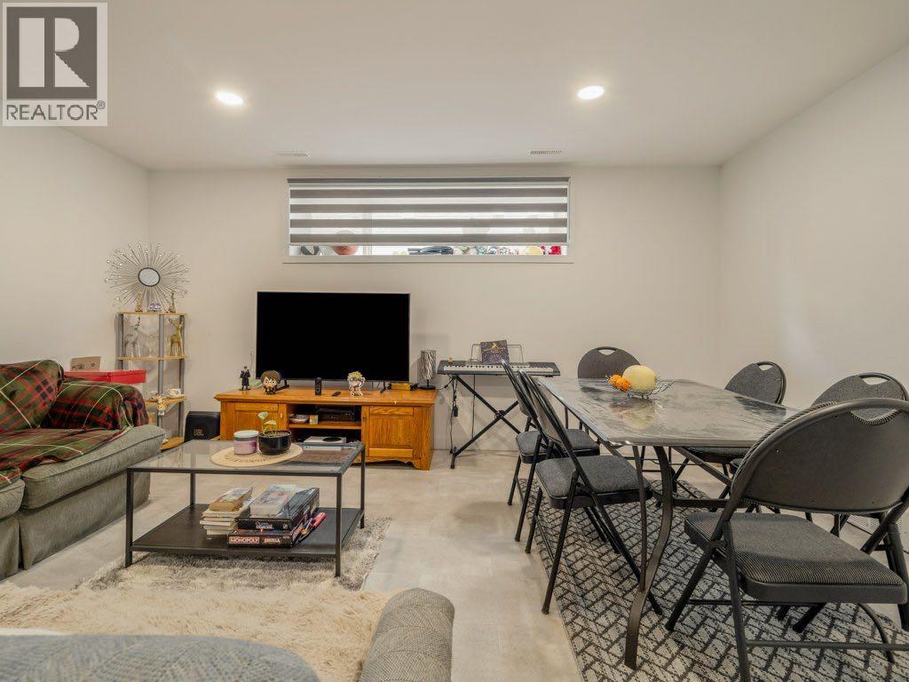 308 UPLANDS BOULEVARD N - 27