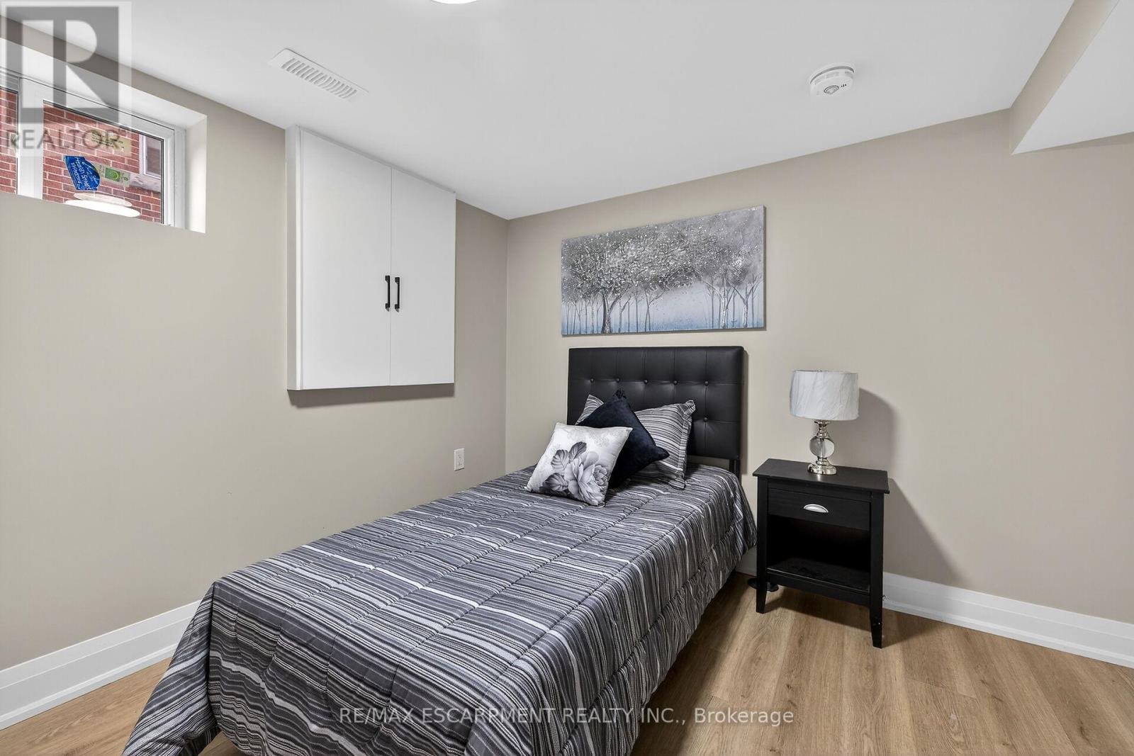 150 BRUCEDALE AVENUE E,Hamilton (Inch Park),,