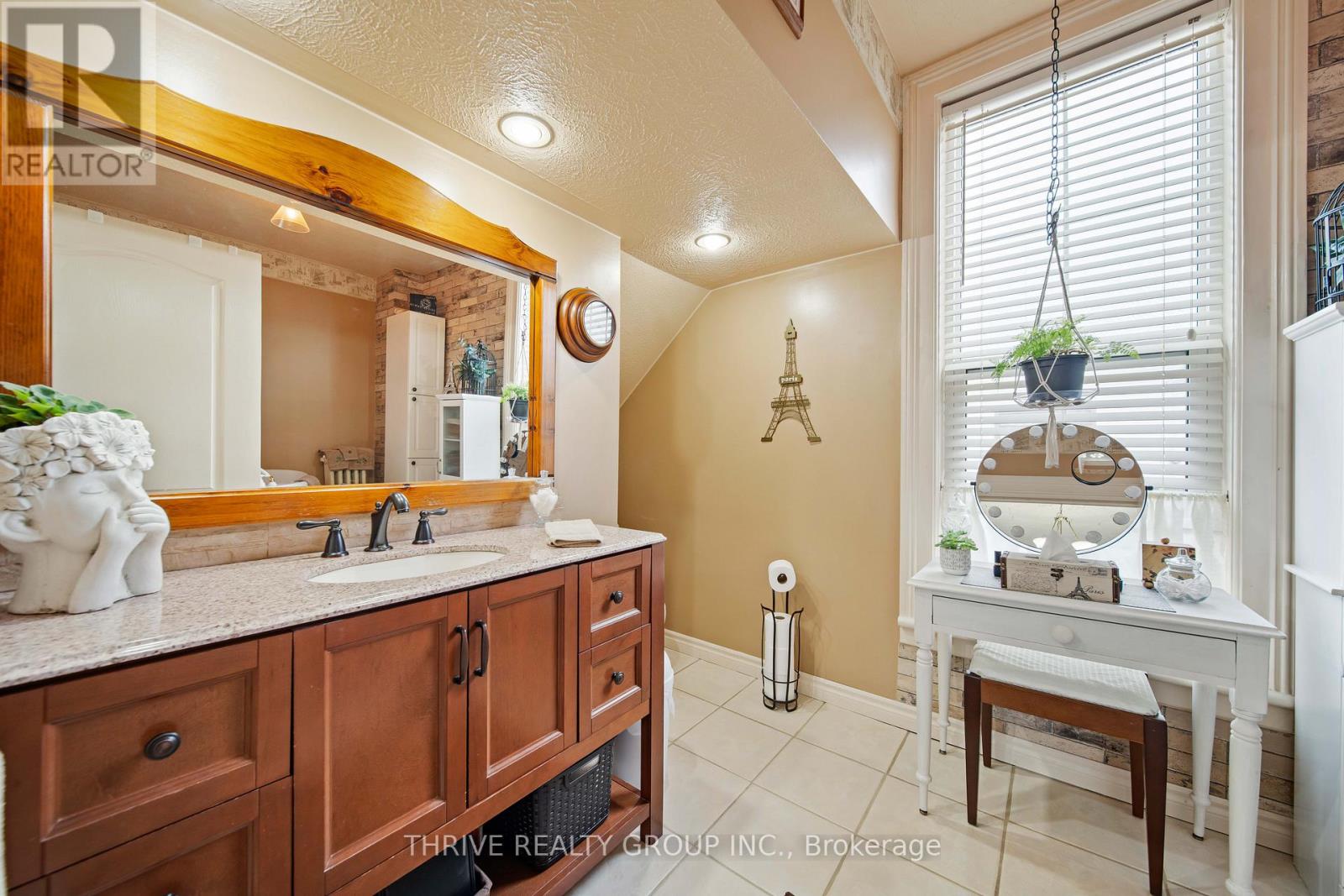 302 TALBOT STREET E Property Photo