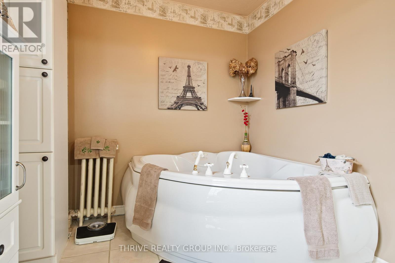 302 TALBOT STREET E Property Photo