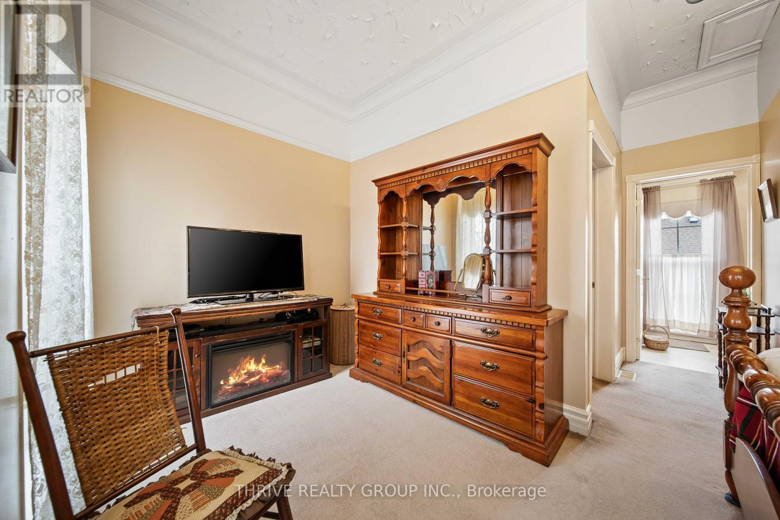 302 TALBOT STREET E Property Photo