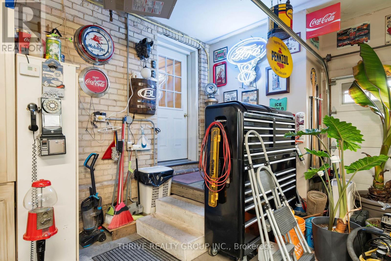 302 TALBOT STREET E Property Photo