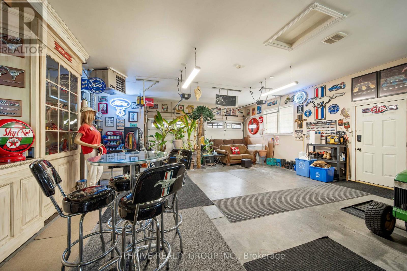 302 TALBOT STREET E Property Photo