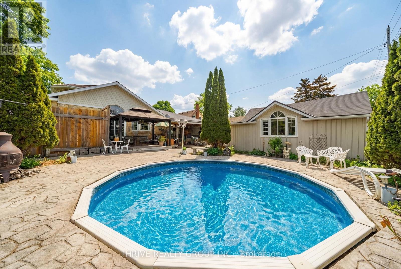 302 TALBOT STREET E Property Photo