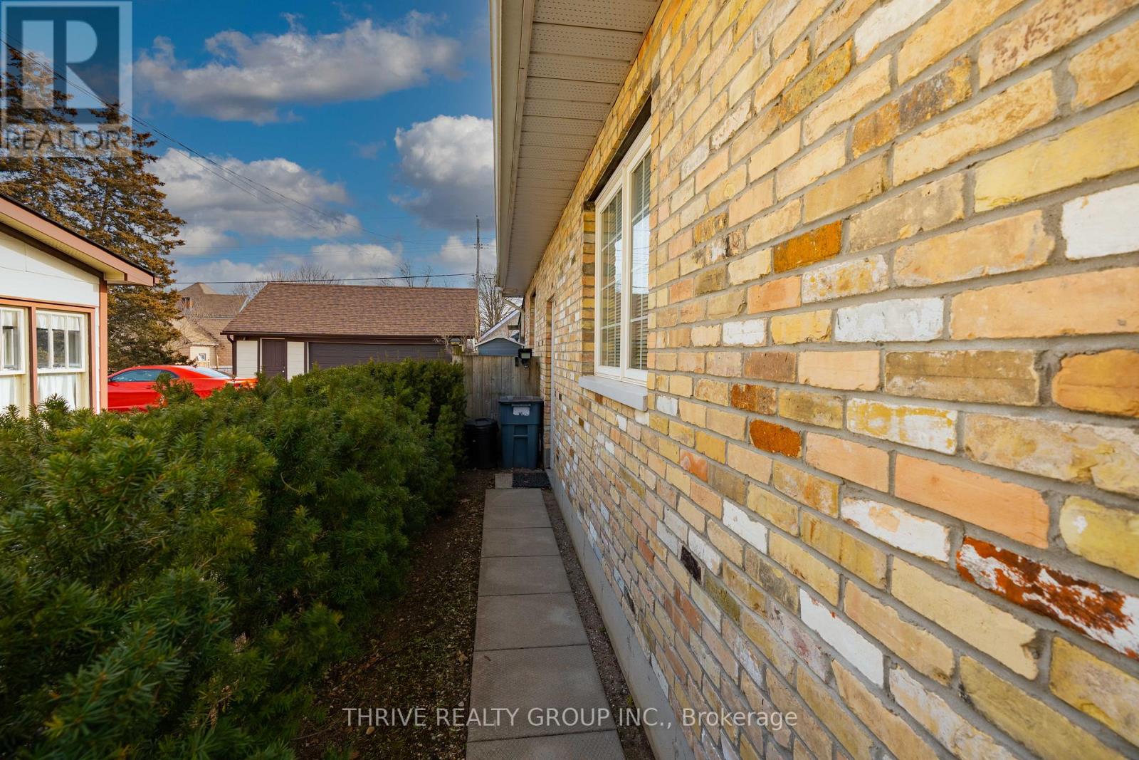 302 TALBOT STREET E Property Photo