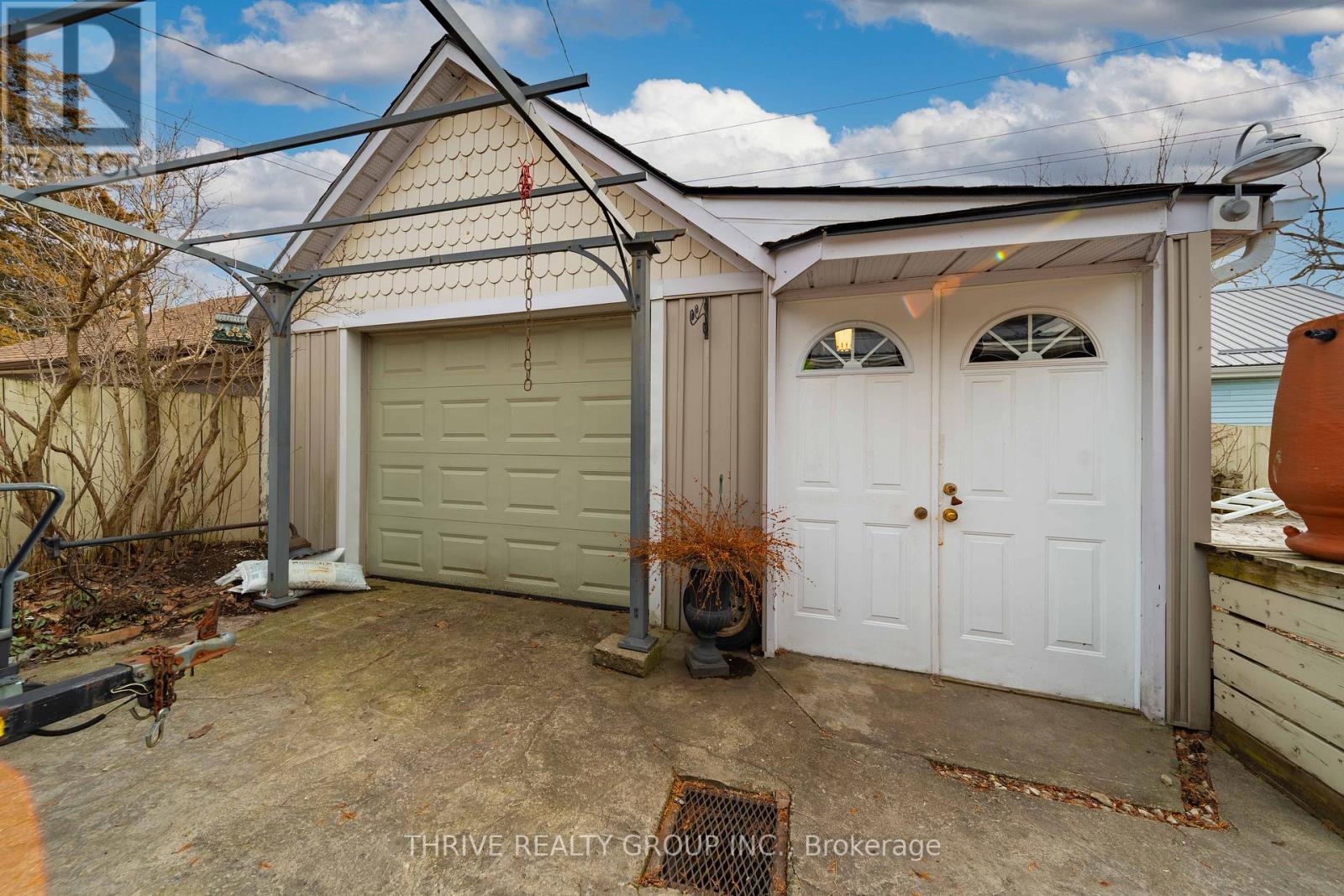 302 TALBOT STREET E Property Photo