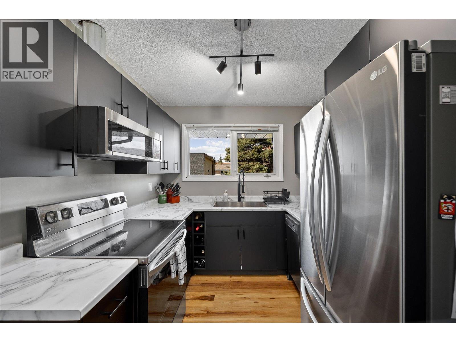 #2 1291 Bernard Avenue - 9
