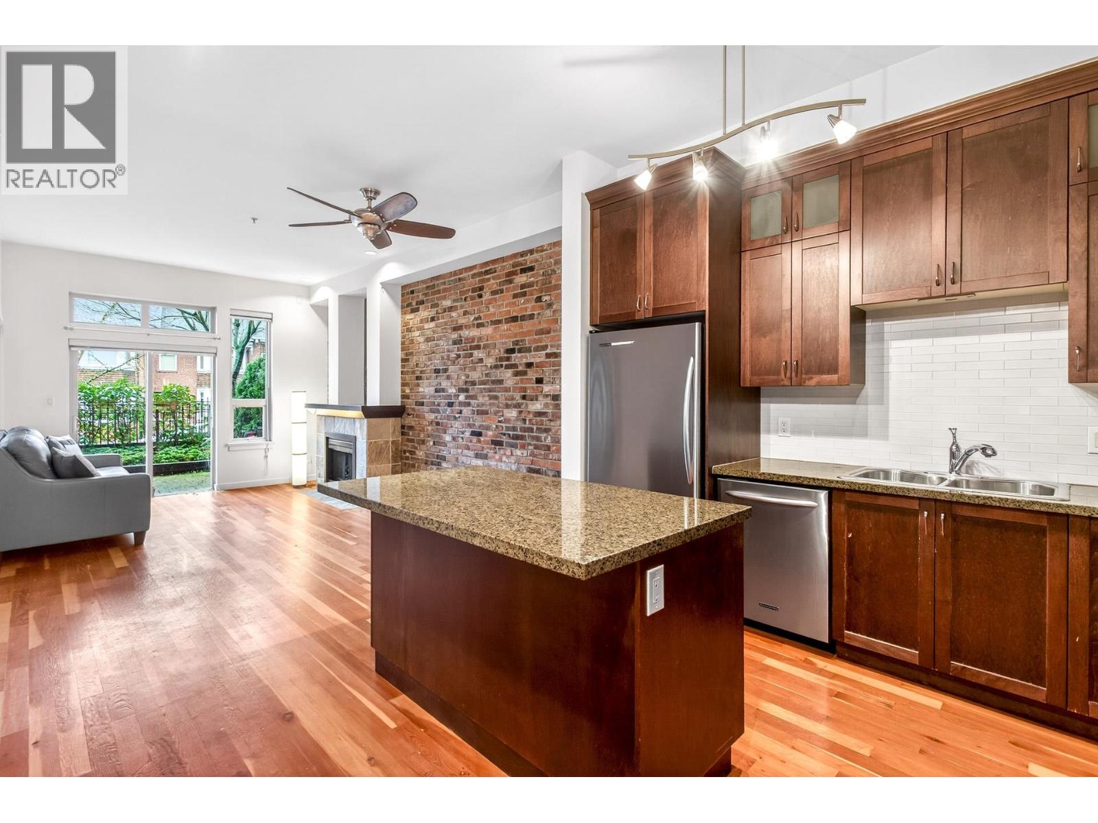 111 250 SALTER STREET, New Westminster