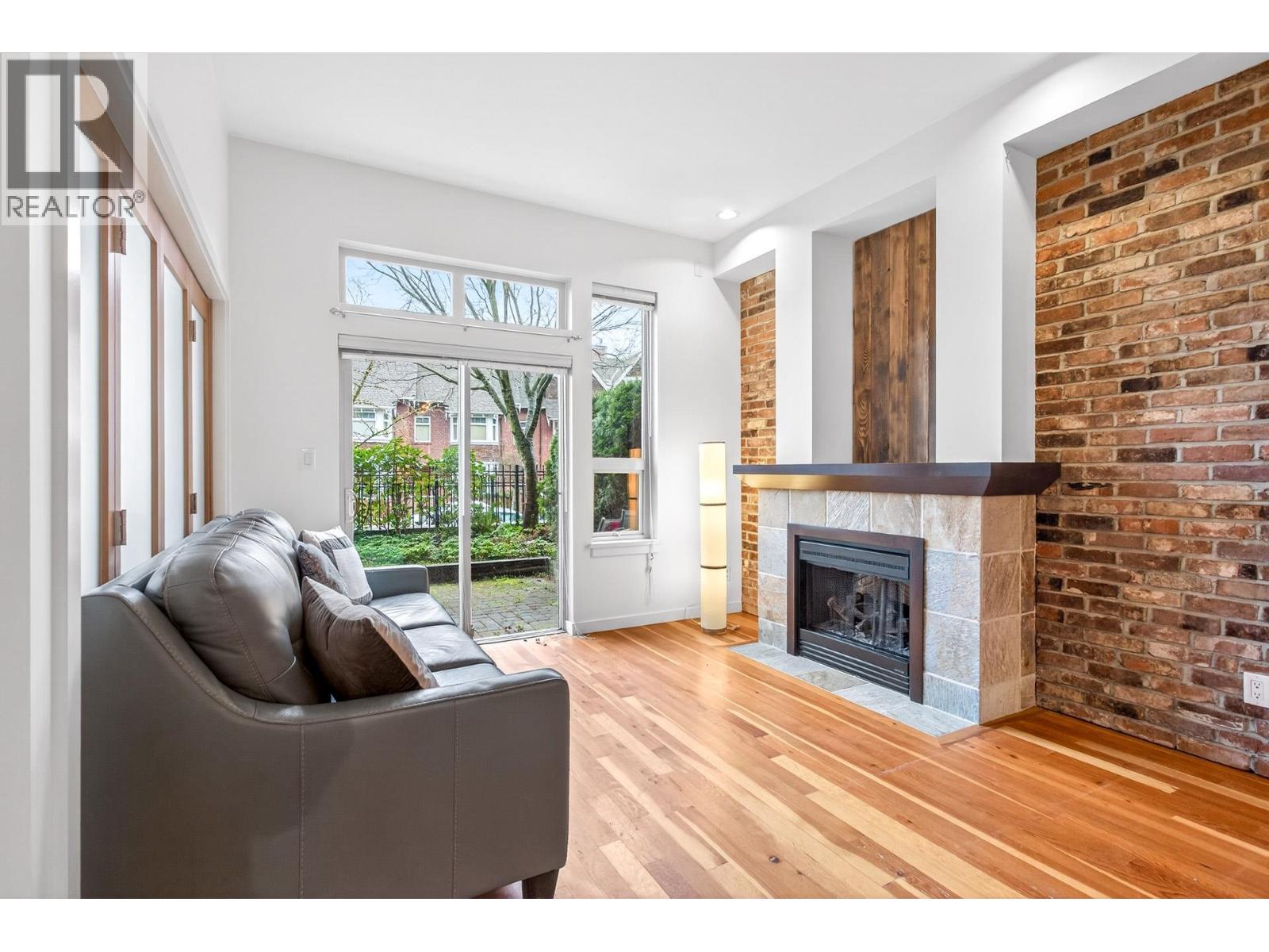 111 250 SALTER STREET, New Westminster