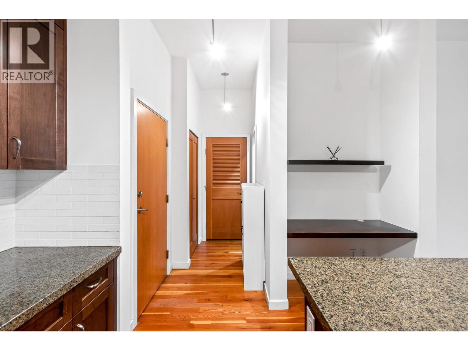 111 250 SALTER STREET, New Westminster