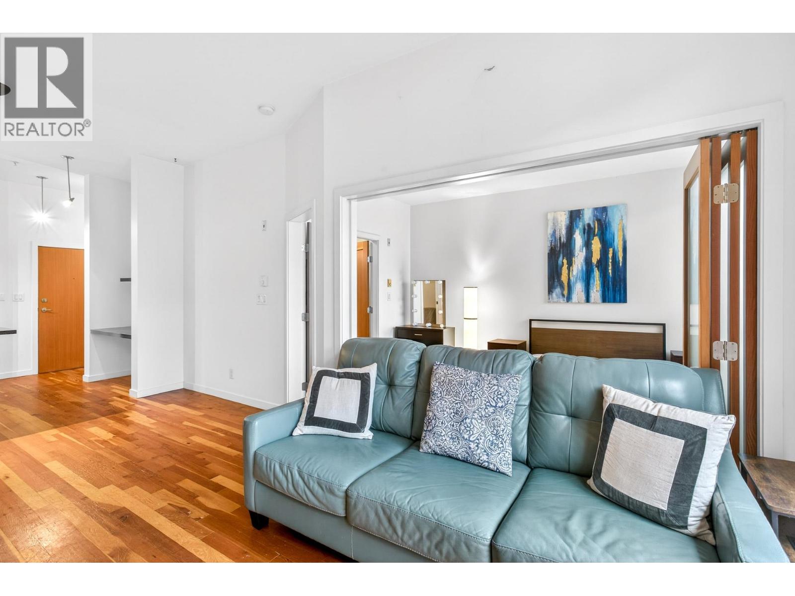 111 250 SALTER STREET, New Westminster