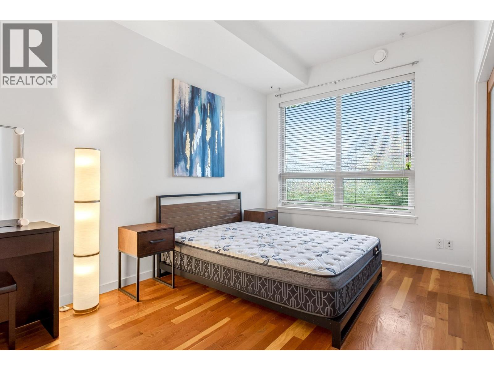 111 250 SALTER STREET