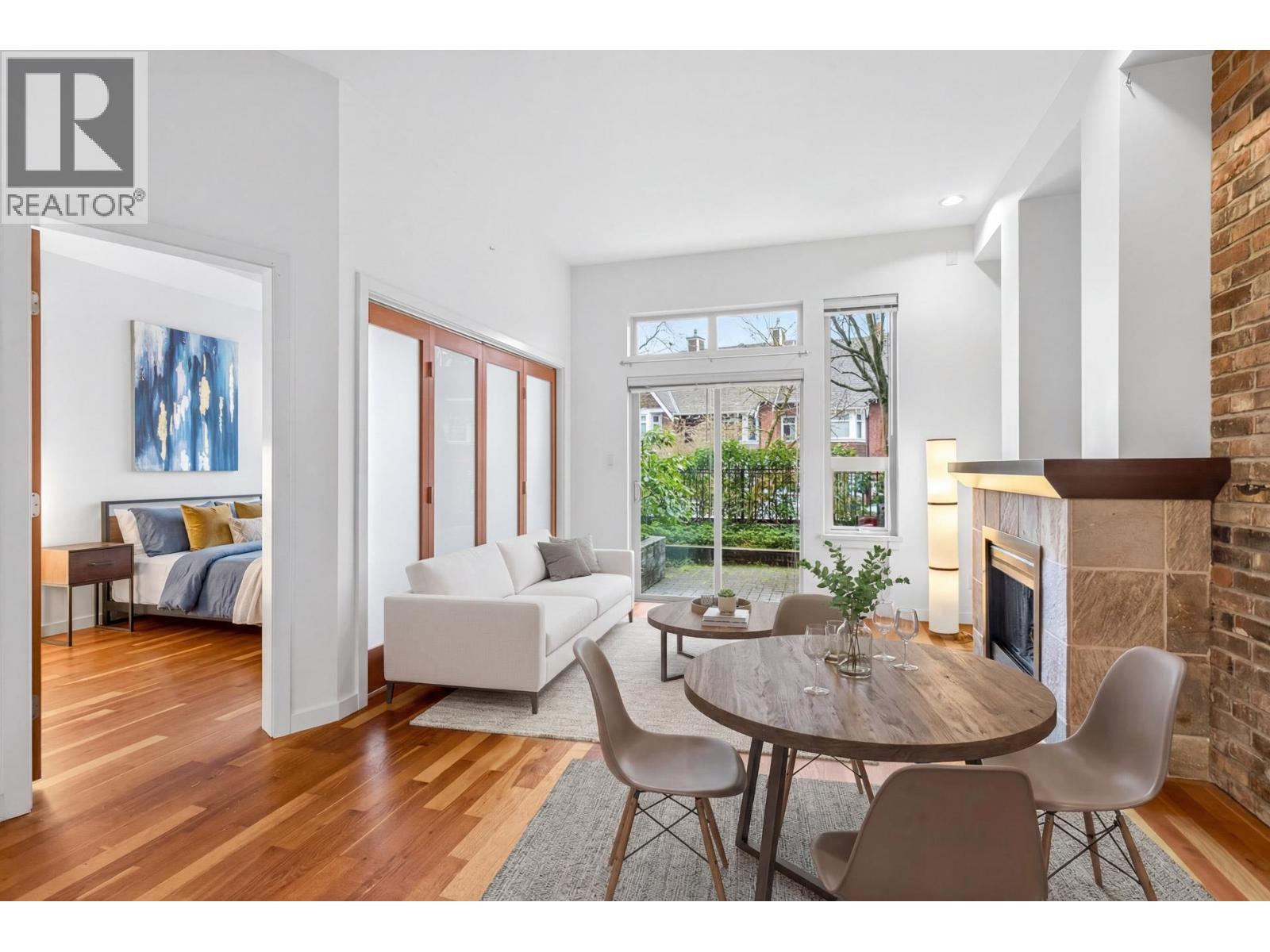 111 250 SALTER STREET, New Westminster