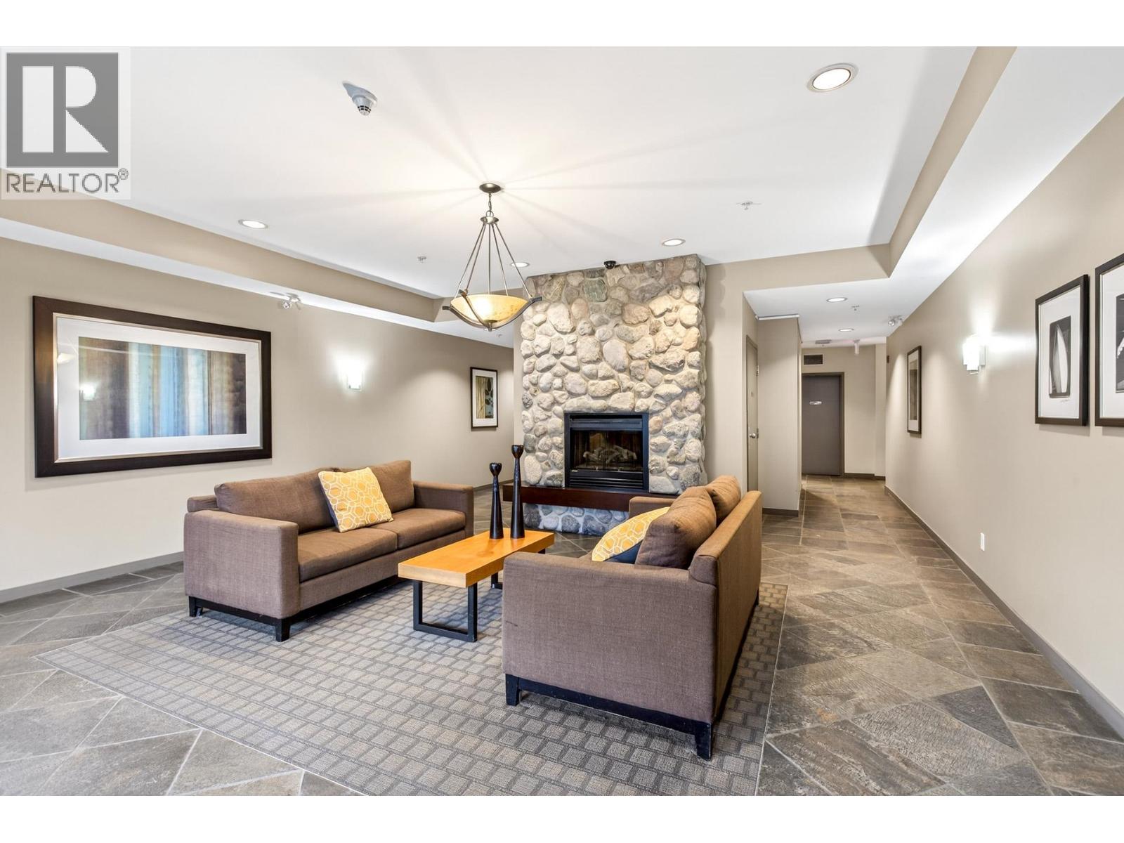 111 250 SALTER STREET, New Westminster