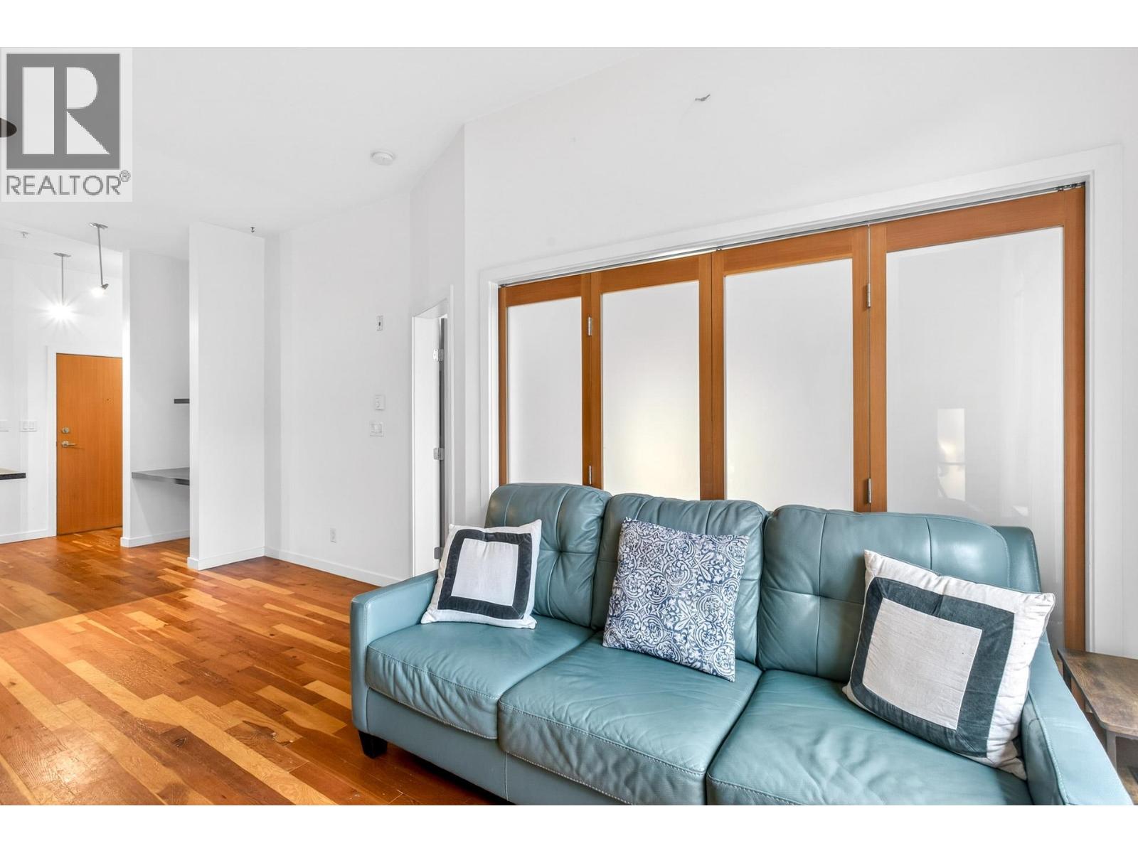 111 250 SALTER STREET, New Westminster