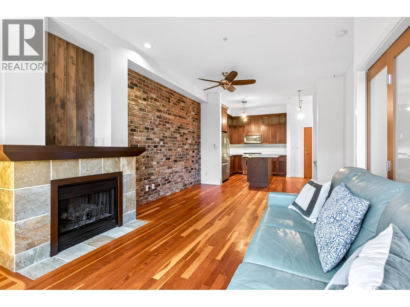 111 250 SALTER STREET, New Westminster