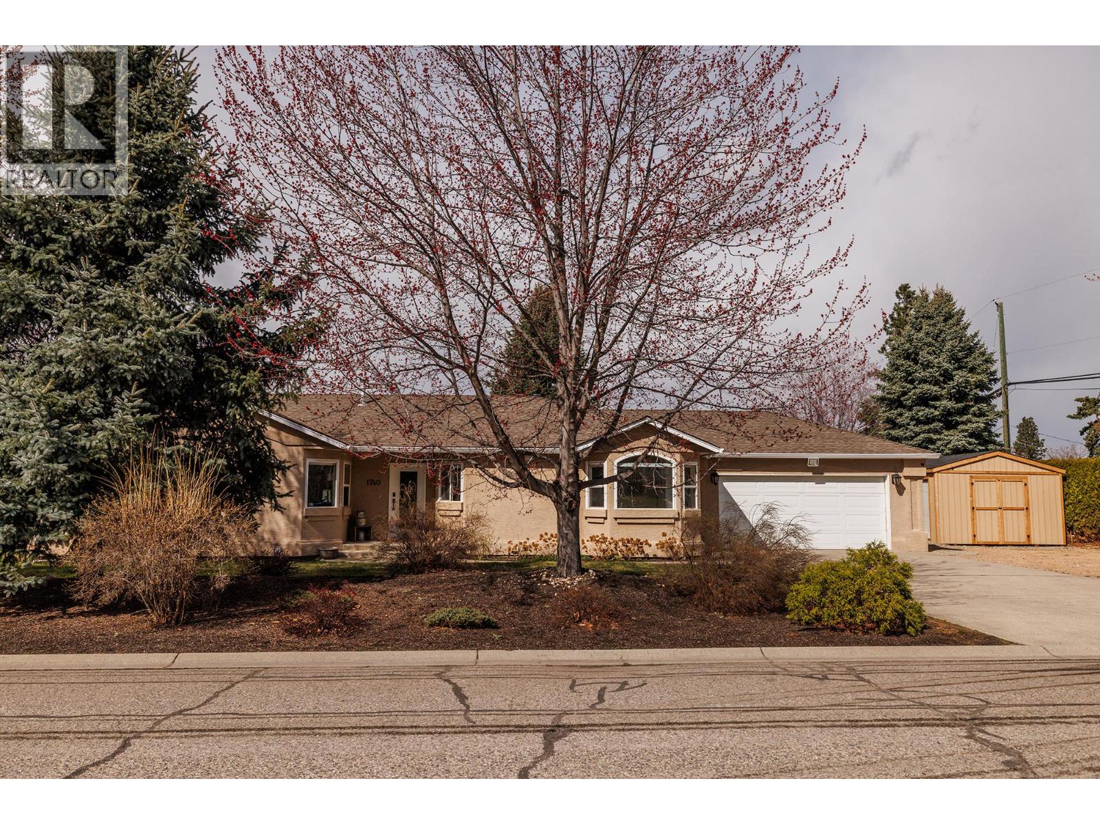 1740 Saldin Court, Lake Country