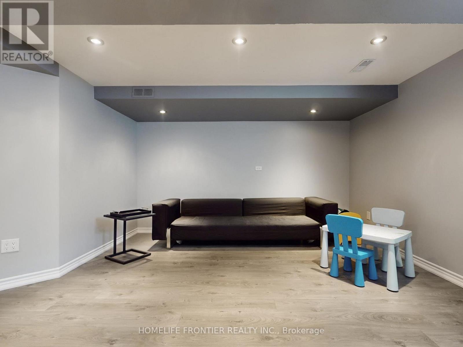 #6 8777 DUFFERIN STREET - 24