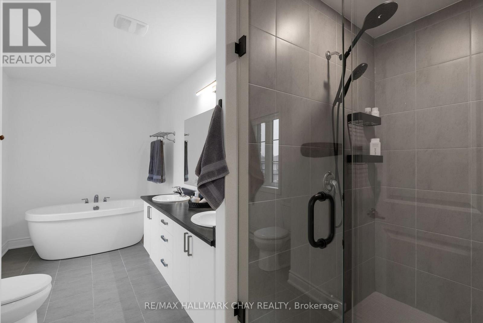 7 MIDDLETON DRIVE,Wasaga Beach,,